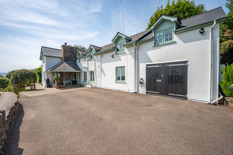 Driveway and Parking- click for photo gallery